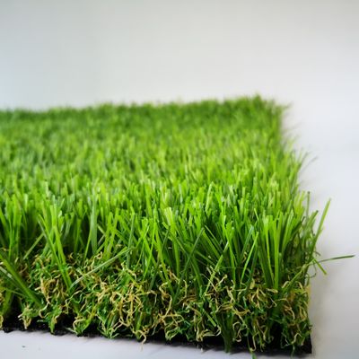 8204 プラスチック 草 の カーペット 庭 の 景観 装飾 の 究極 的 な 解決策
