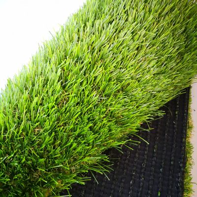 8204 プラスチック 草 の カーペット 庭 の 景観 装飾 の 究極 的 な 解決策
