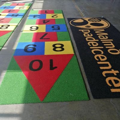 15mm スタイルの高さ サッカーのサッカースタジアムフィールドのための合成芝のカーペットロール