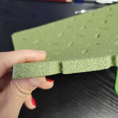 顧客要求を満たすための人工芝のXPEショックパッド